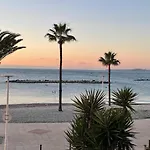 Pieds Dans L'eau Apartment Saint-Laurent-du-Var